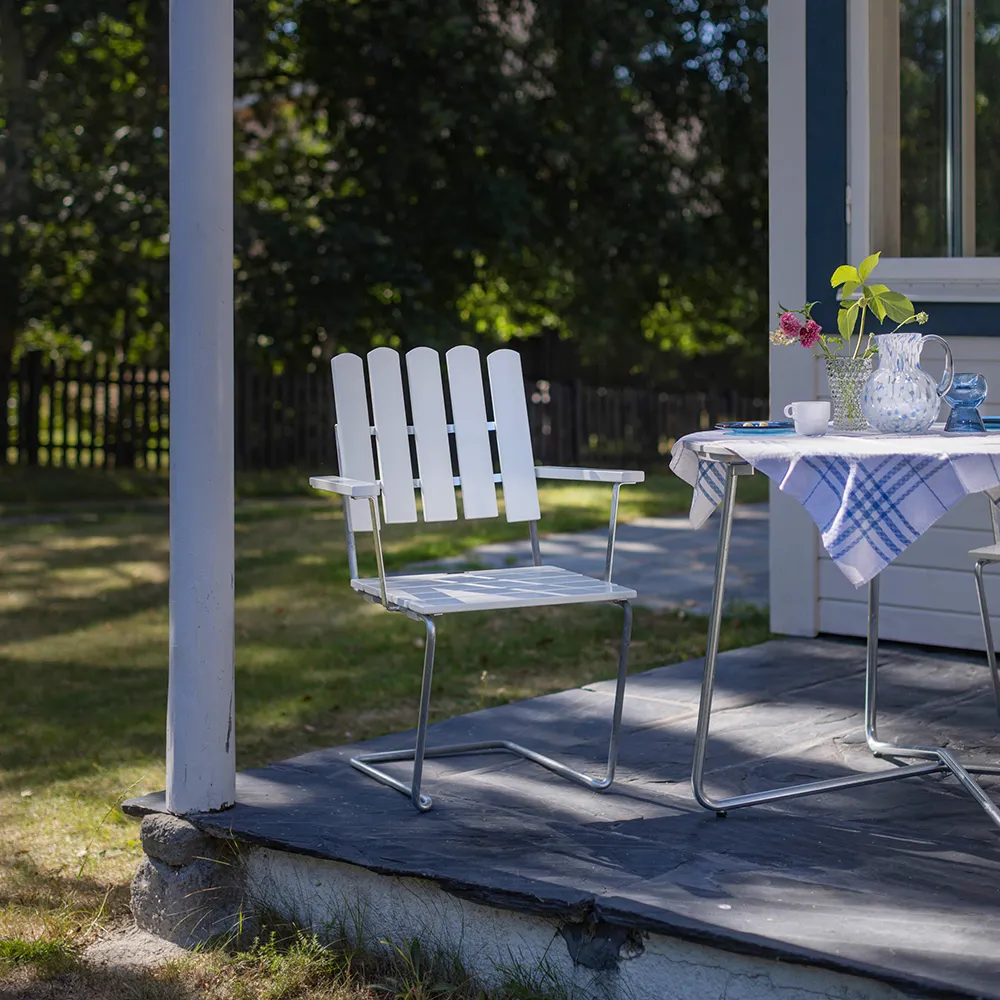 A2 Lenestol hvitlakkert eik / varmegalvanisert stativ Grythyttan Stålmöbler