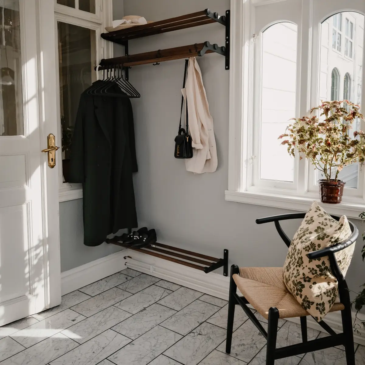 Nostalgi 291 Hatthylle Sortbeiset eik Aluminium