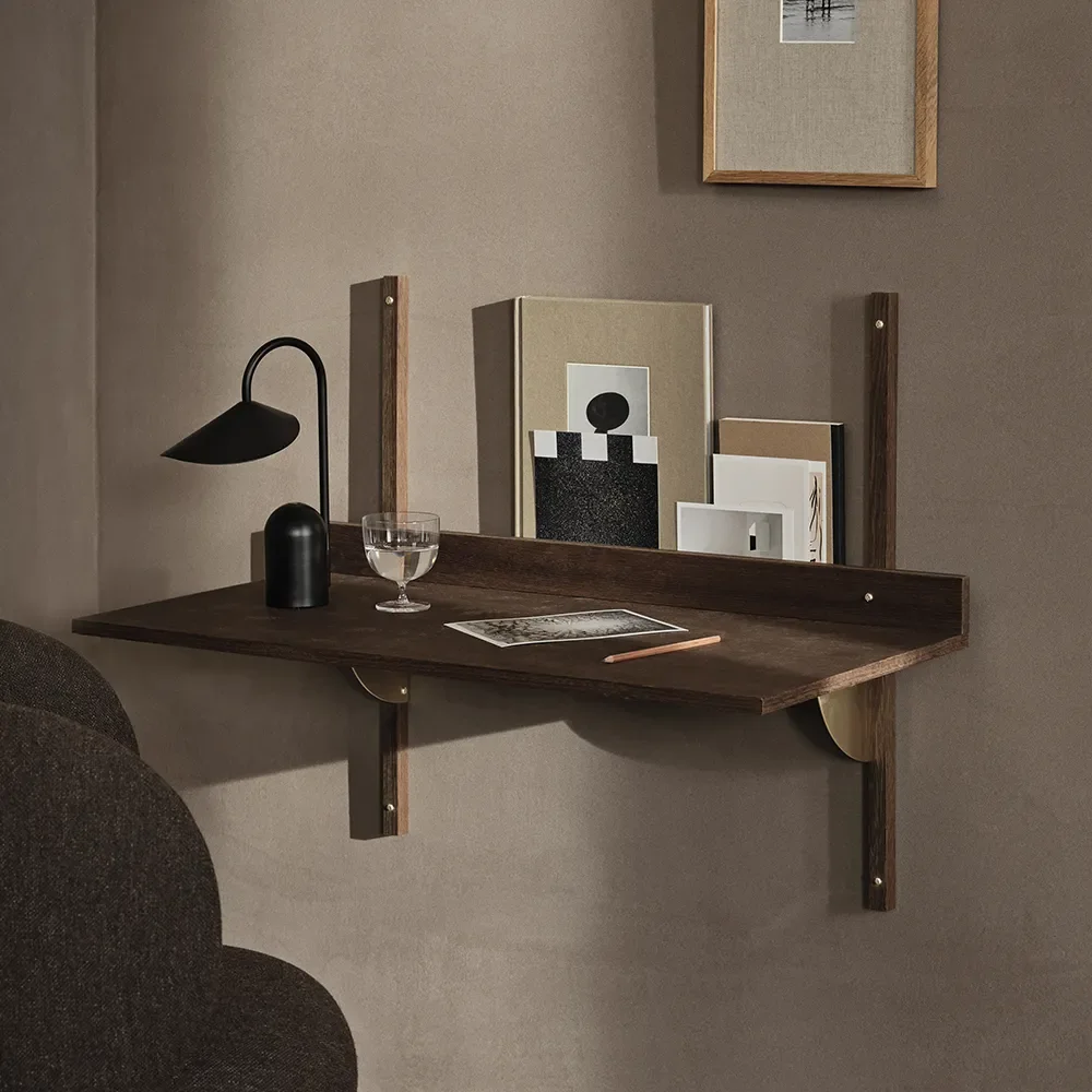 Sector Veggmontert skrivebord - Smoked Oak/Brass