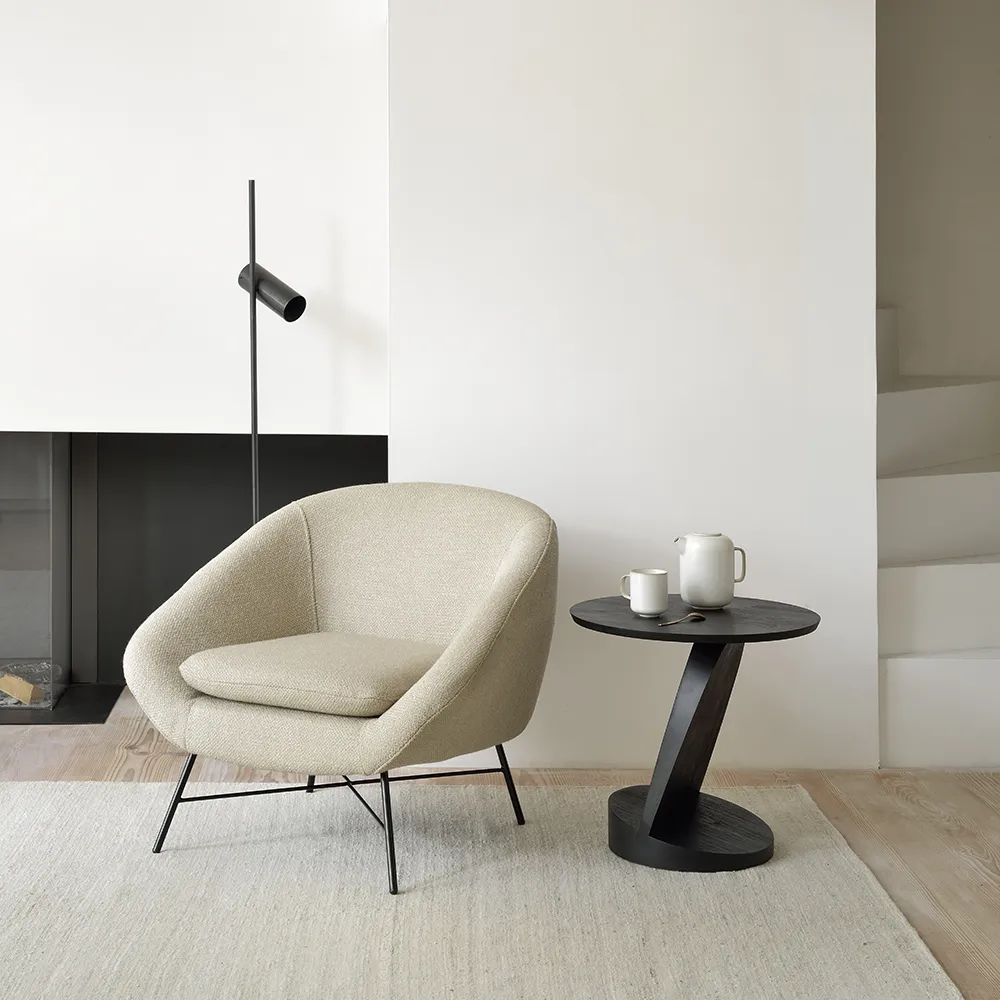 Oblic sidebord i svartlakkert teak