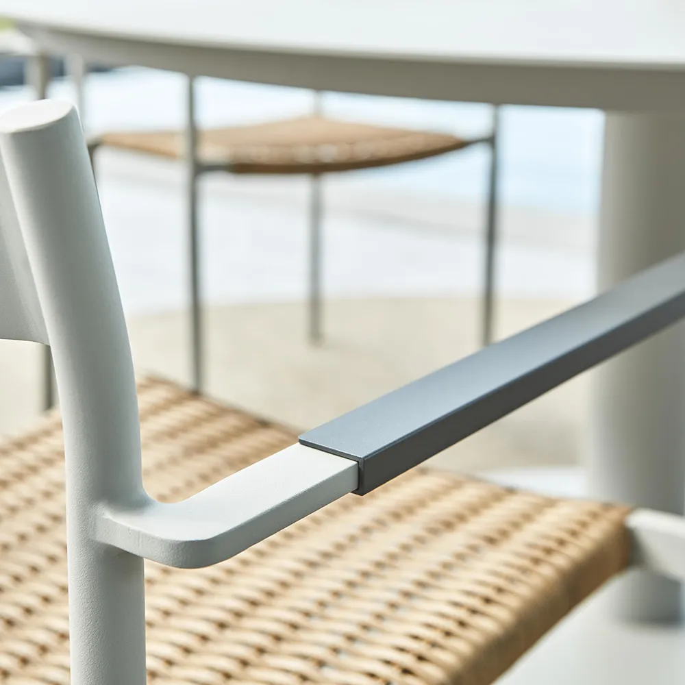 DK Stol med armlene light grey 