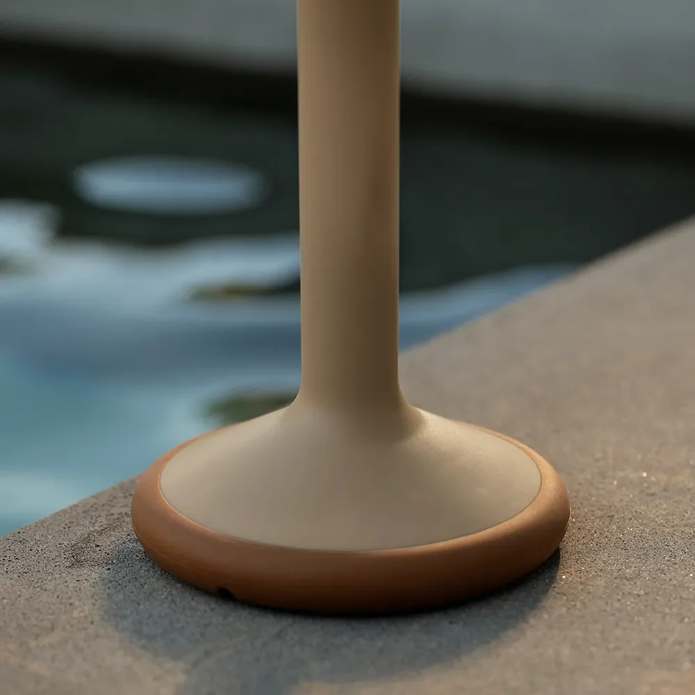 Bærbar solcellelampe Luu Beige