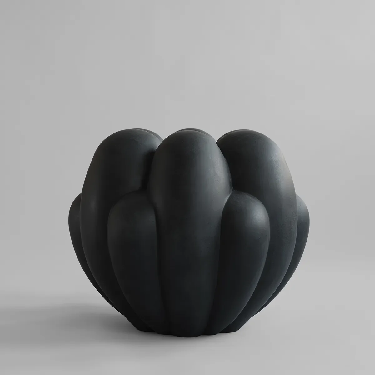Håndlaget vase Bloom Big Black H44 cm