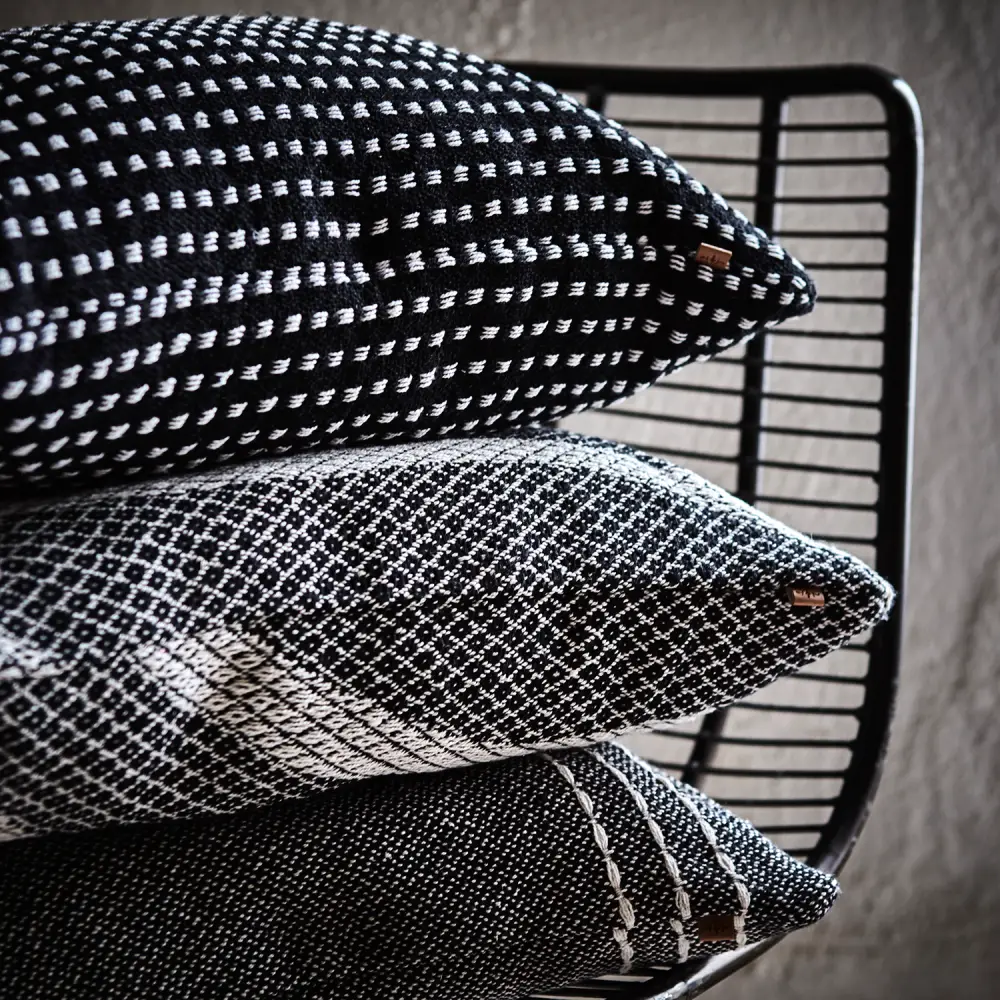  ANNA putetrekk sort/hvit 50x50 cm