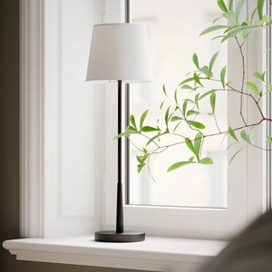 Lumi bordlampe H: 68,5 cm svart/hvit