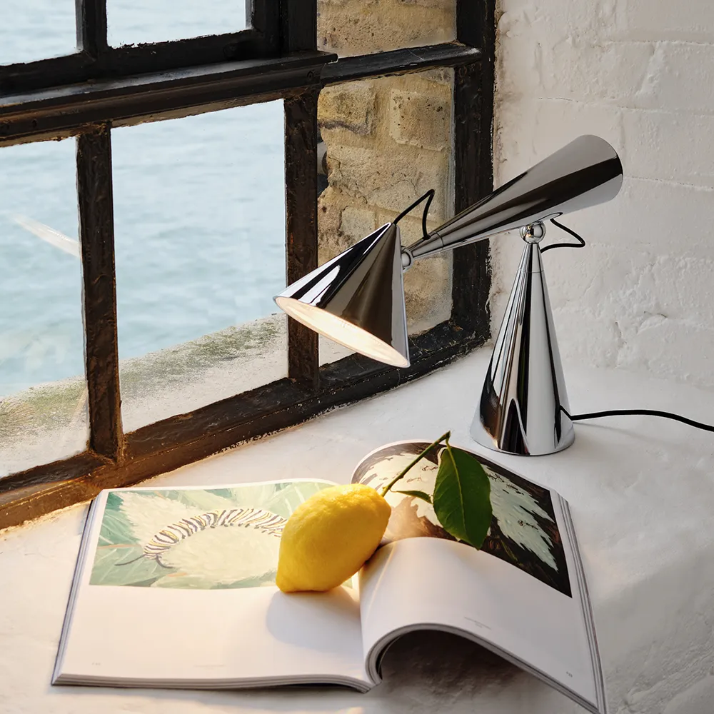 Pose Bordlampe LED Silver