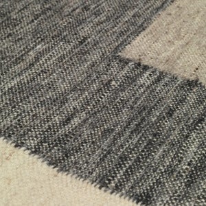 Counter håndvevd ullteppe 200x300 cm - Charcoal/Off-white