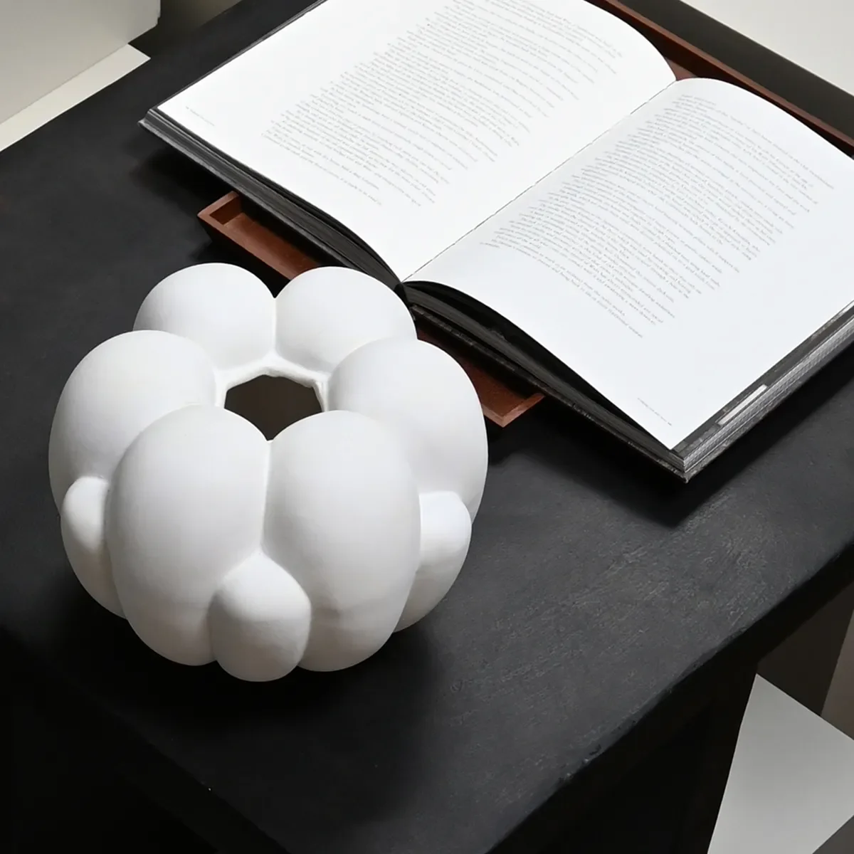 Håndlaget vase Bloom Petit Bone White H18 cm