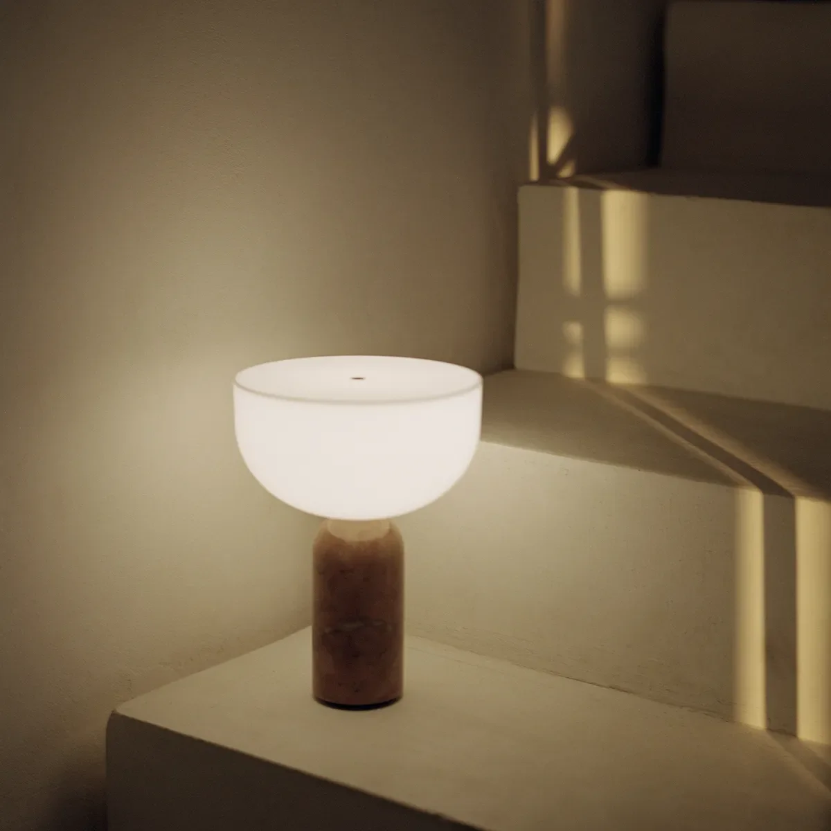 Kizu Bærbar bordlampe Sort Marble