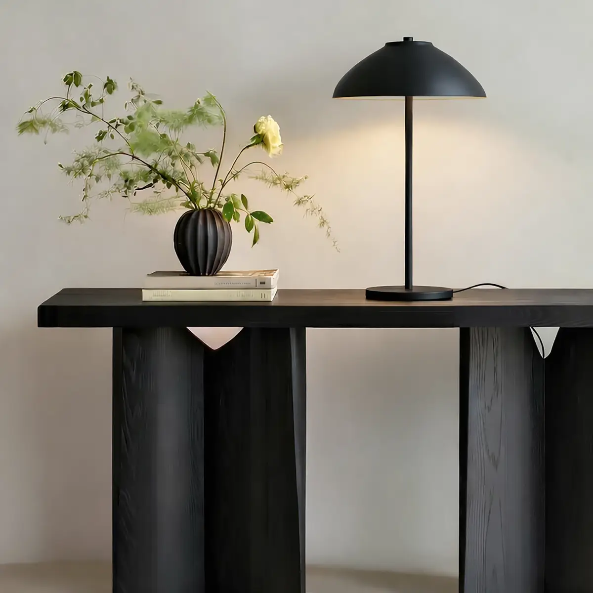 Vali bordlampe Ø24 x H40 cm, matt svart metall