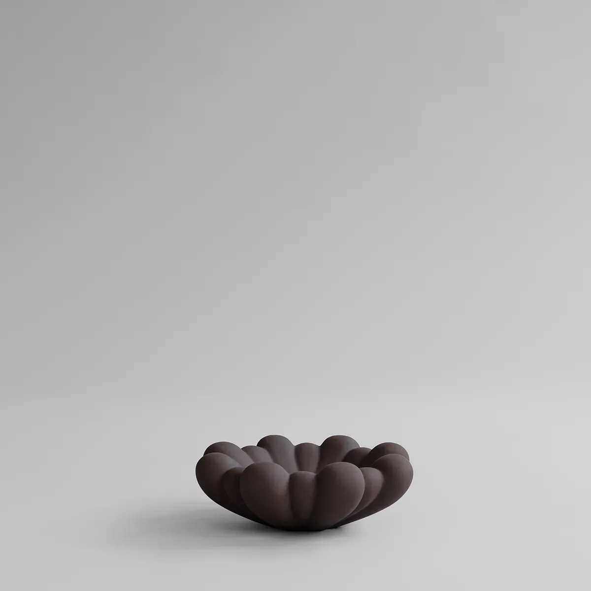 Håndlaget Dekorasjonsskål Bloom Chocolate Brown Ø 28,5 cm