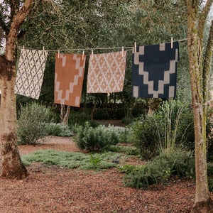 Ikat Kjøkkenhåndkle - Terracotta/Mist Blue