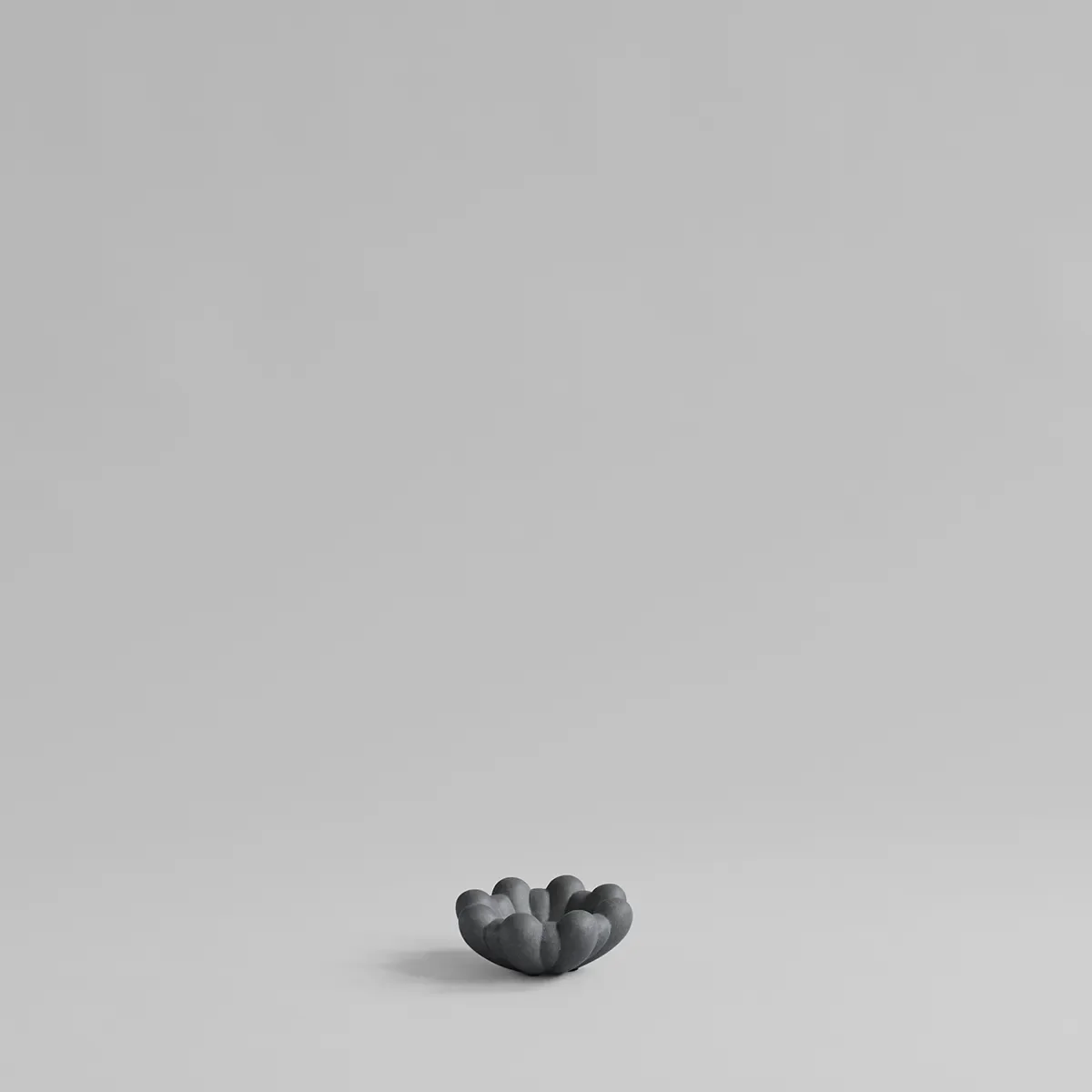 Håndlaget Dekorasjonsskål Bloom Dark Grey Ø 15,5 cm