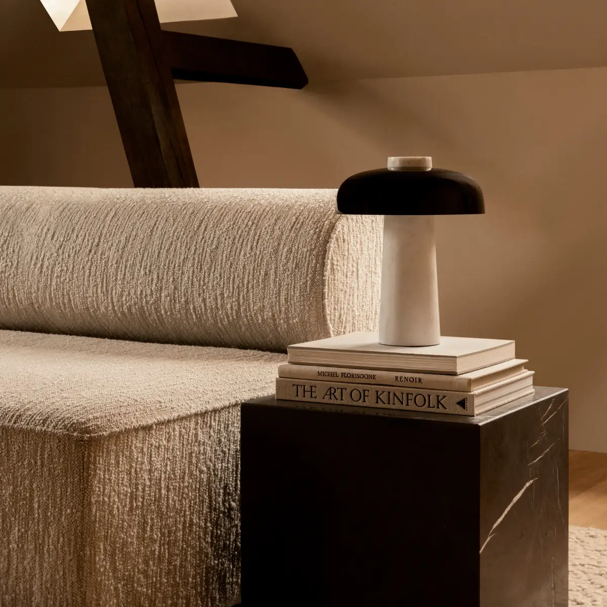 Reverse bordlampe, marmor, Carrara/aluminium, svart