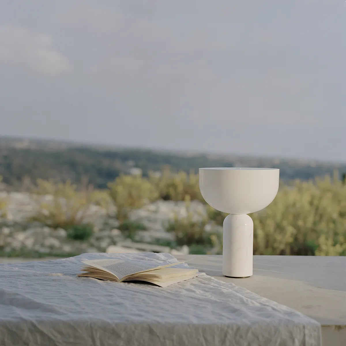 Kizu Bærbar bordlampe Hvit Marble