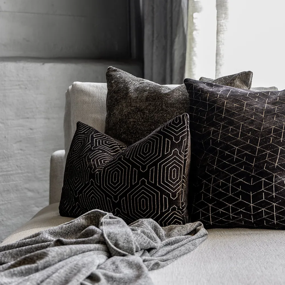 Laurel Diamond dark brown putetrekk 50x50 cm 