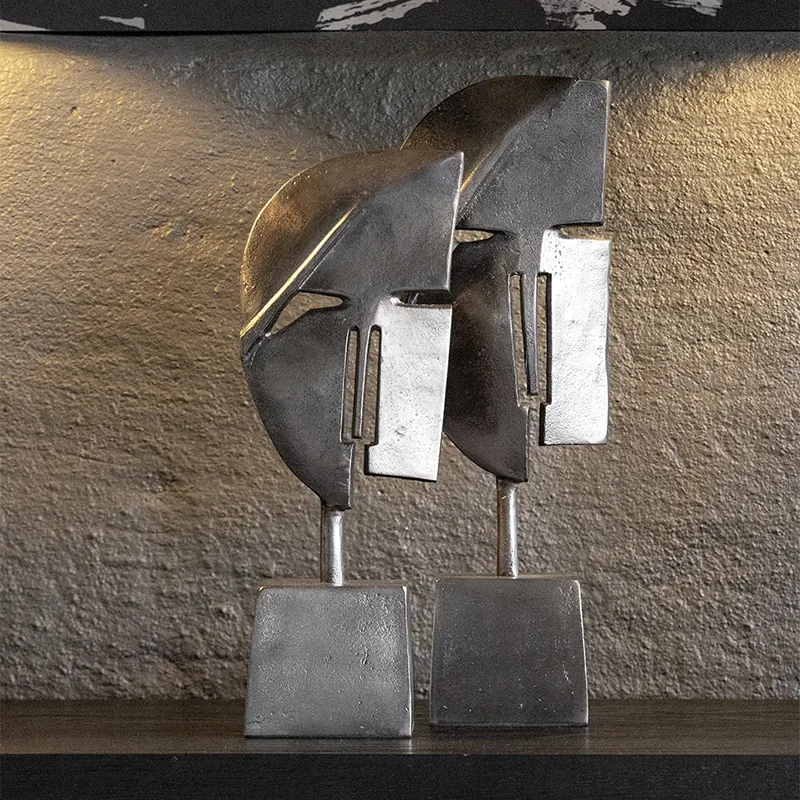 Benito L dekor figur grafit