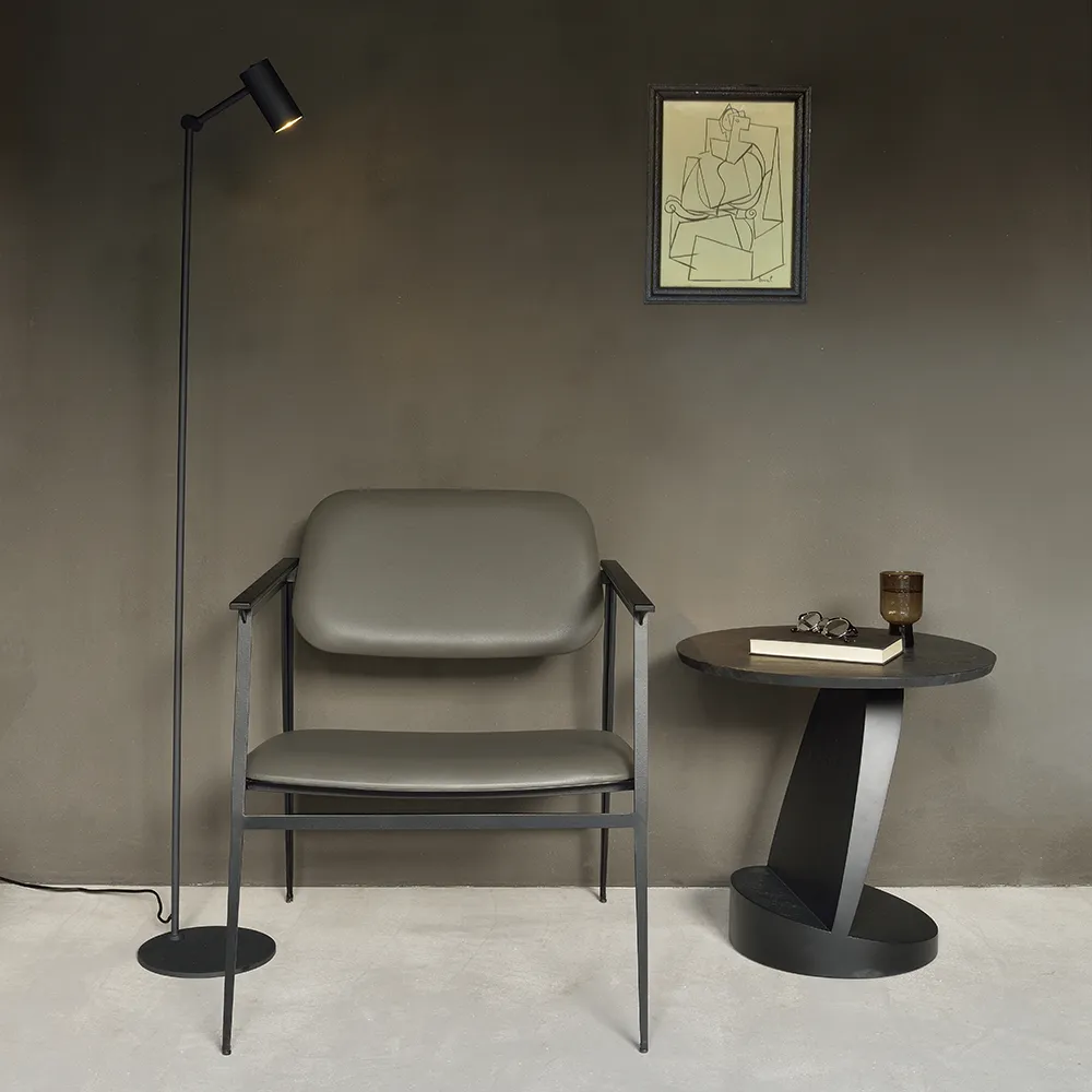 Oblic sidebord i svartlakkert teak