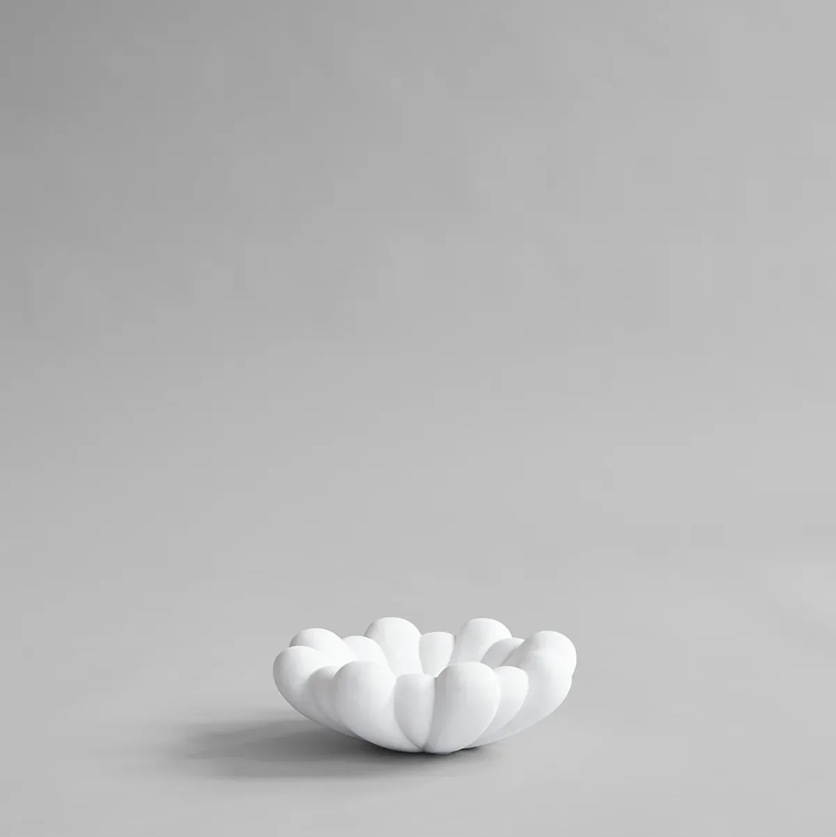 Håndlaget Dekorasjonsskål Bloom Bone White Ø 28,5 cm