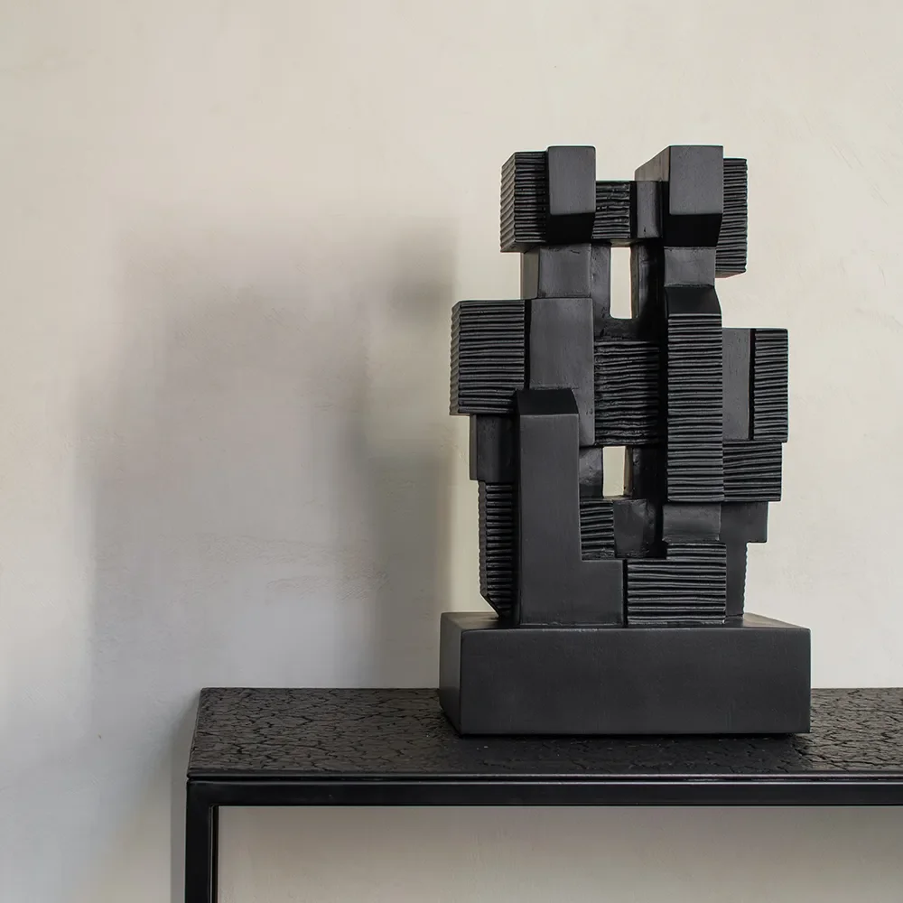  Block skulptur svart lakkert mahogni
