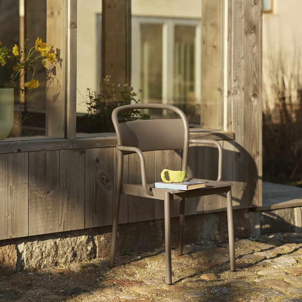 Linear Steel Stol med armlener Taupe