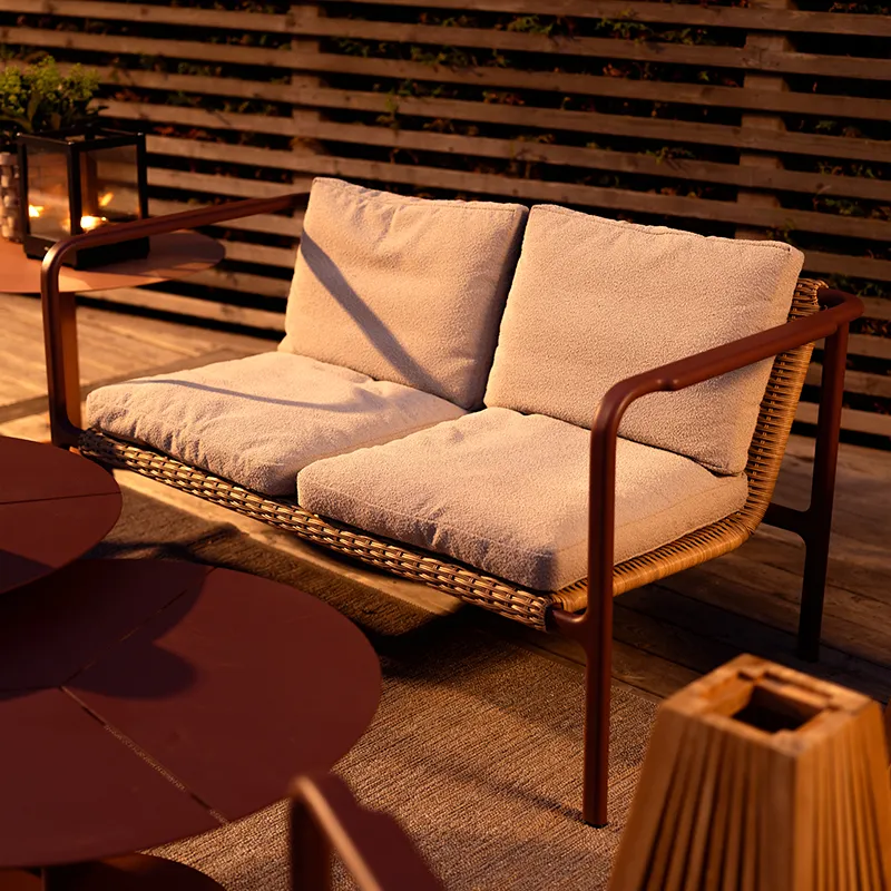 Motty 2-seter sofa     Zin Red / Teddy Beige