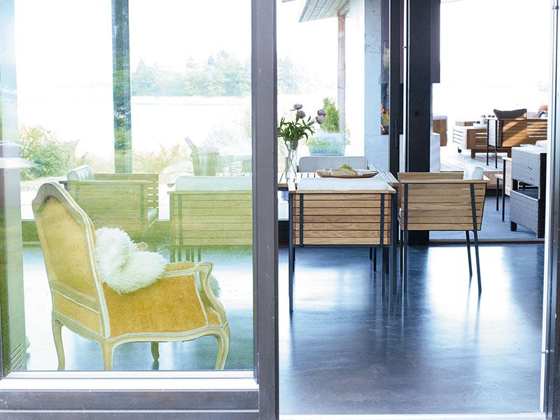 Häringe spisebord 85 x 170 cm svart/teak Skargaarden